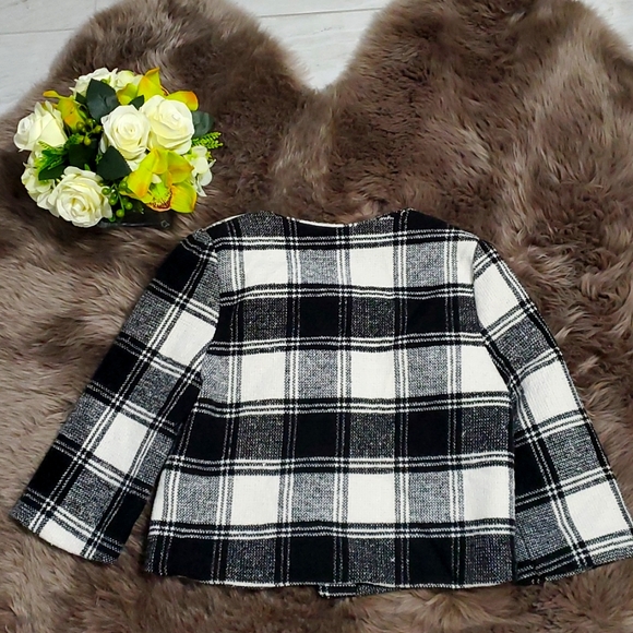 Black and White Plaid Open Front 3/4 Cardigan - Picture 3 of 3